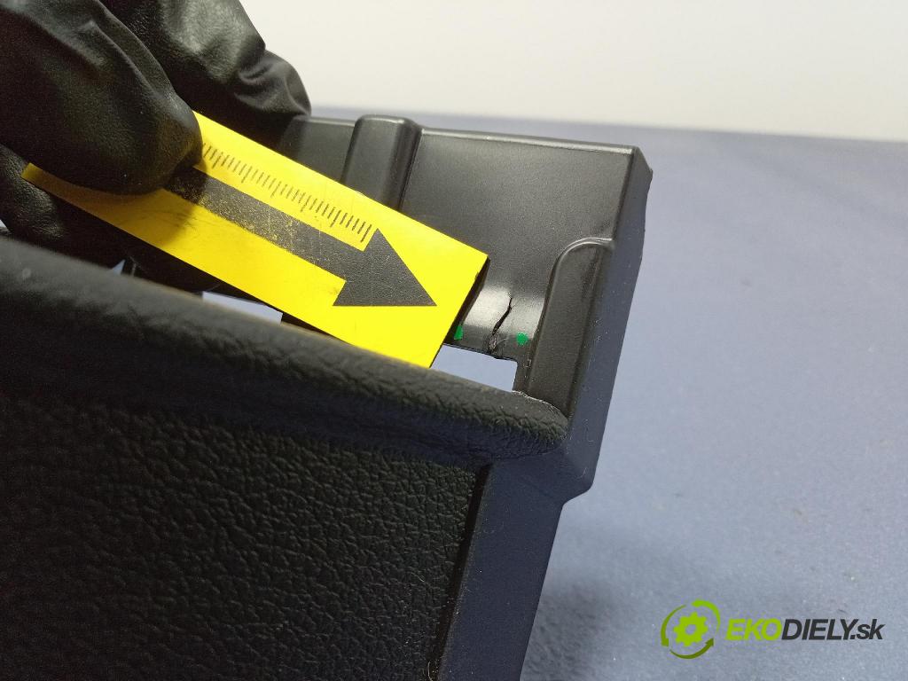 Kia Xceed 2025 kryt Plast: Interiéry: 85891J7700