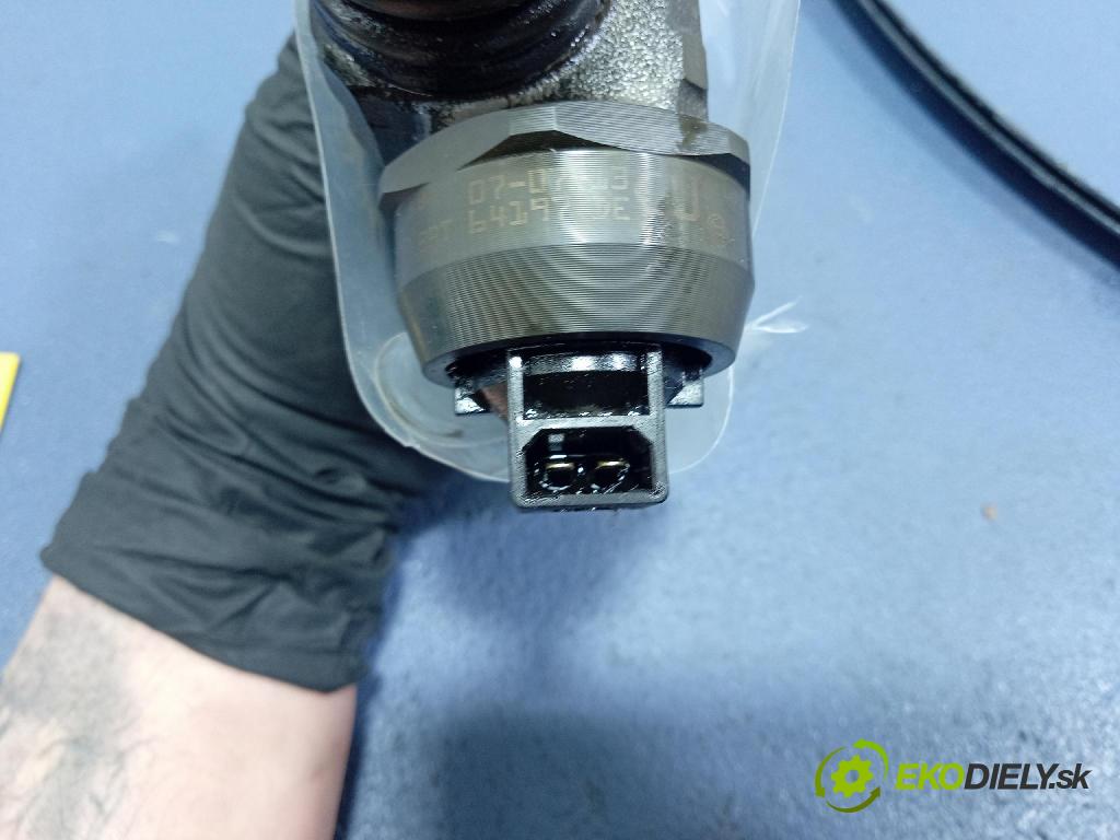 Vw Passat 2007 vstřikovač 038130073BQ