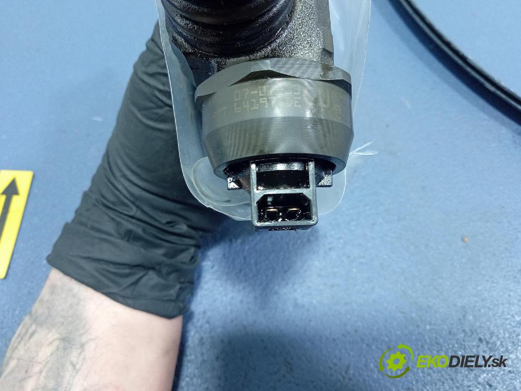 Vw Passat 2007 vstřikovač 038130073BQ