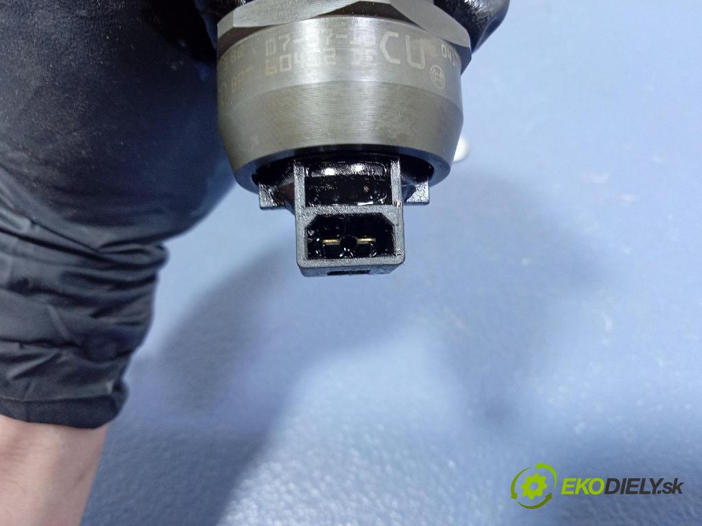 Vw Passat 2007 vstřikovač 038130073BQ