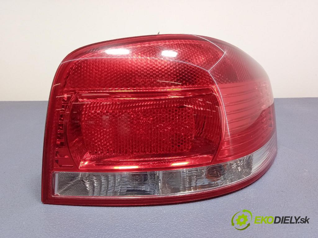 Audi A3 2007 svetlo / reflektor zad Prava: Vonkajsia: 8P0945096