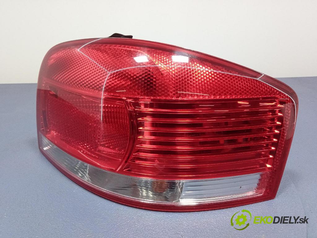 Audi A3 2007 svetlo / reflektor zad Prava: Vonkajsia: 8P0945096