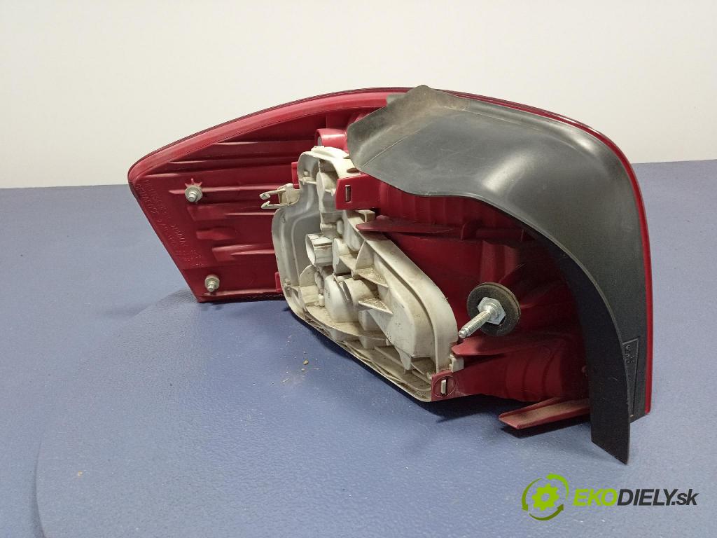 Audi A3 2007 svetlo / reflektor zad Prava: Vonkajsia: 8P0945096