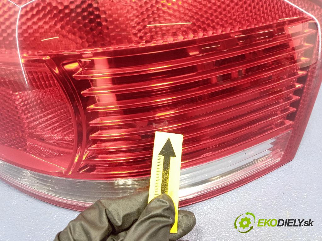 Audi A3 2007 svetlo / reflektor zad Prava: Vonkajsia: 8P0945096