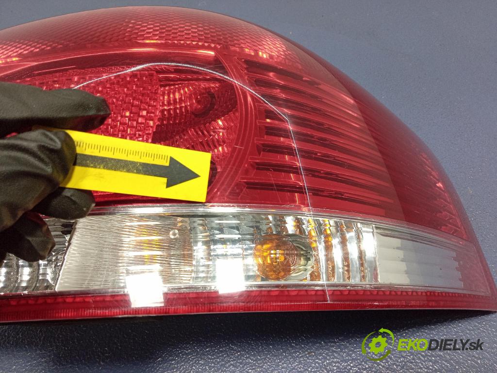 Audi A3 2007 svetlo / reflektor zad Prava: Vonkajsia: 8P0945096