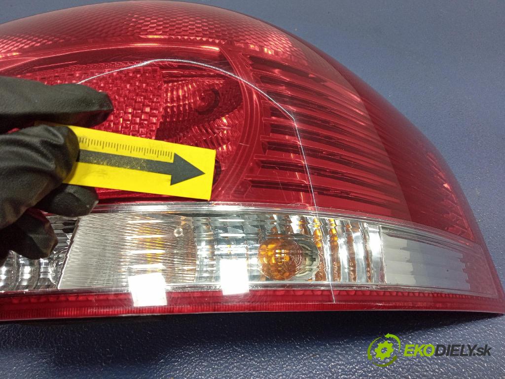 Audi A3 2007 svetlo / reflektor zad Prava: Vonkajsia: 8P0945096