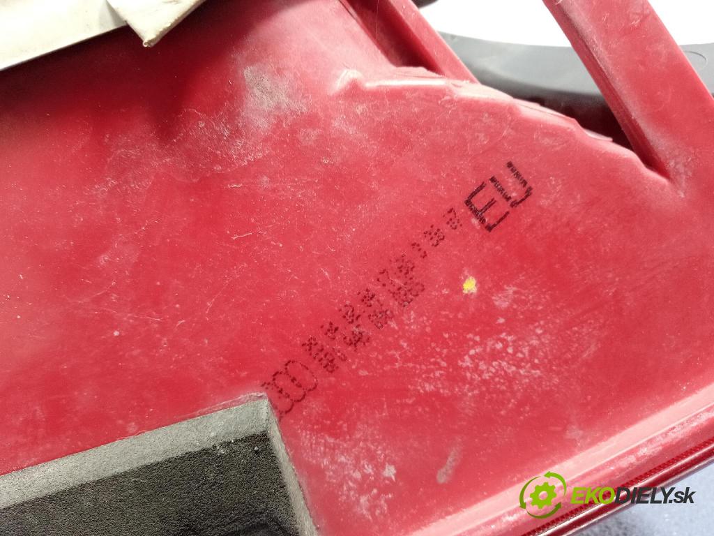 Audi A3 2007 svetlo / reflektor zad Prava: Vonkajsia: 8P0945096