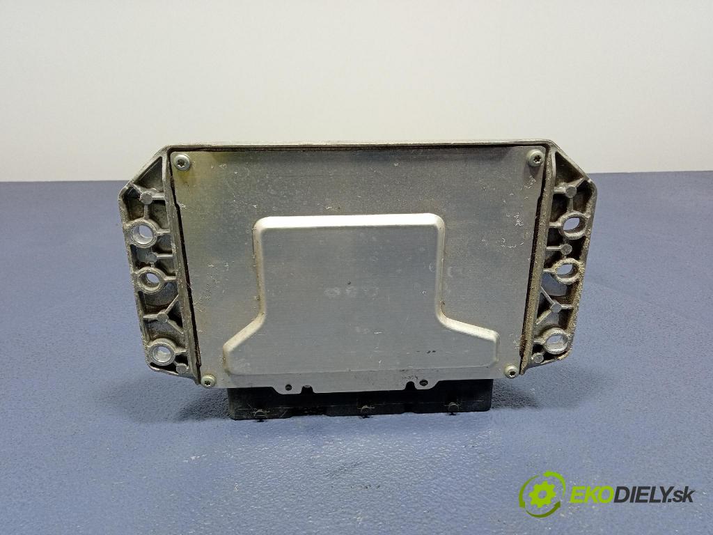 Renault Megane 2013 riadiaca jednotka 237101353R