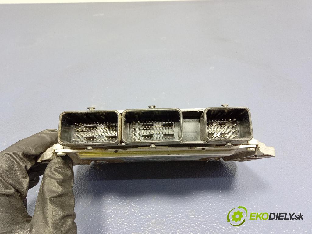 Renault Megane 2013 riadiaca jednotka 237101353R