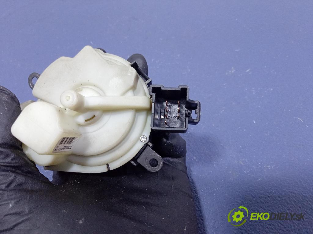 Volvo V50 2009 Spínač zapaľovania: 31300585