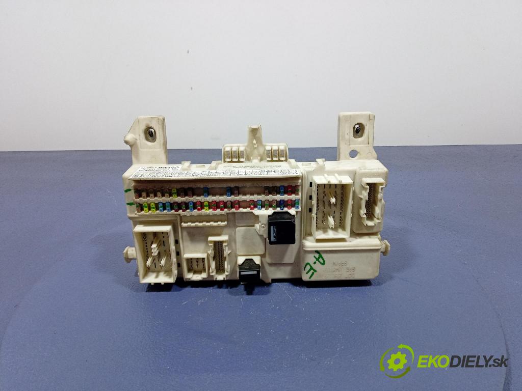 Volvo V50 2009 skrinka Poistky: 31254749