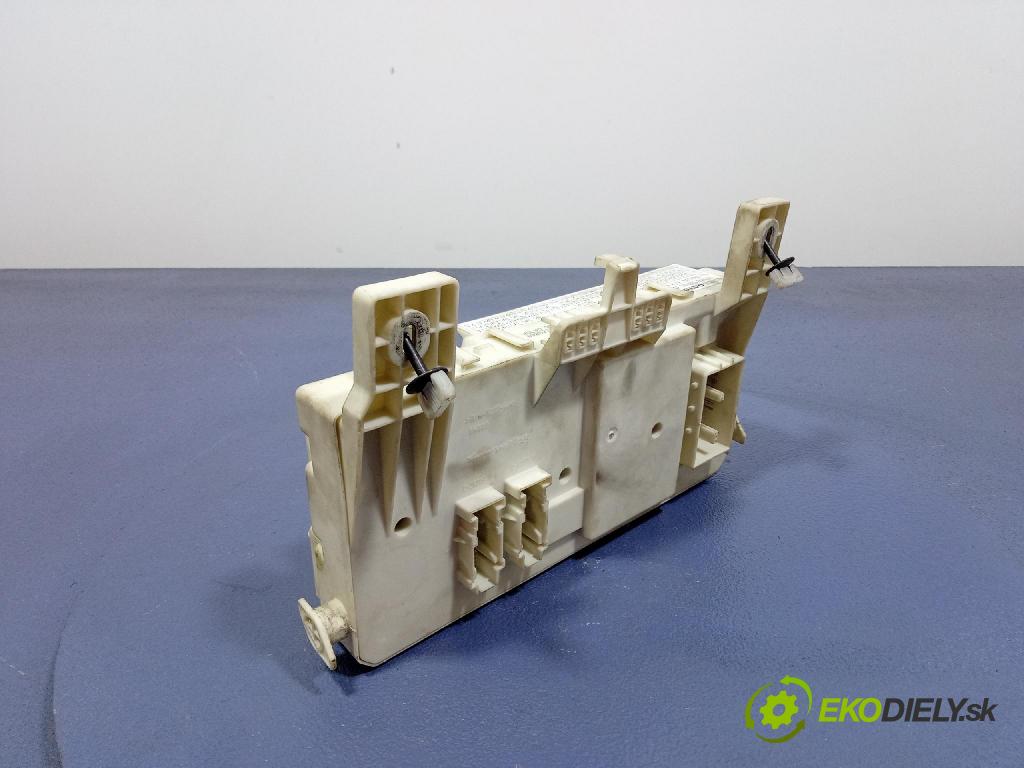 Volvo V50 2009 skrinka Poistky: 31254749