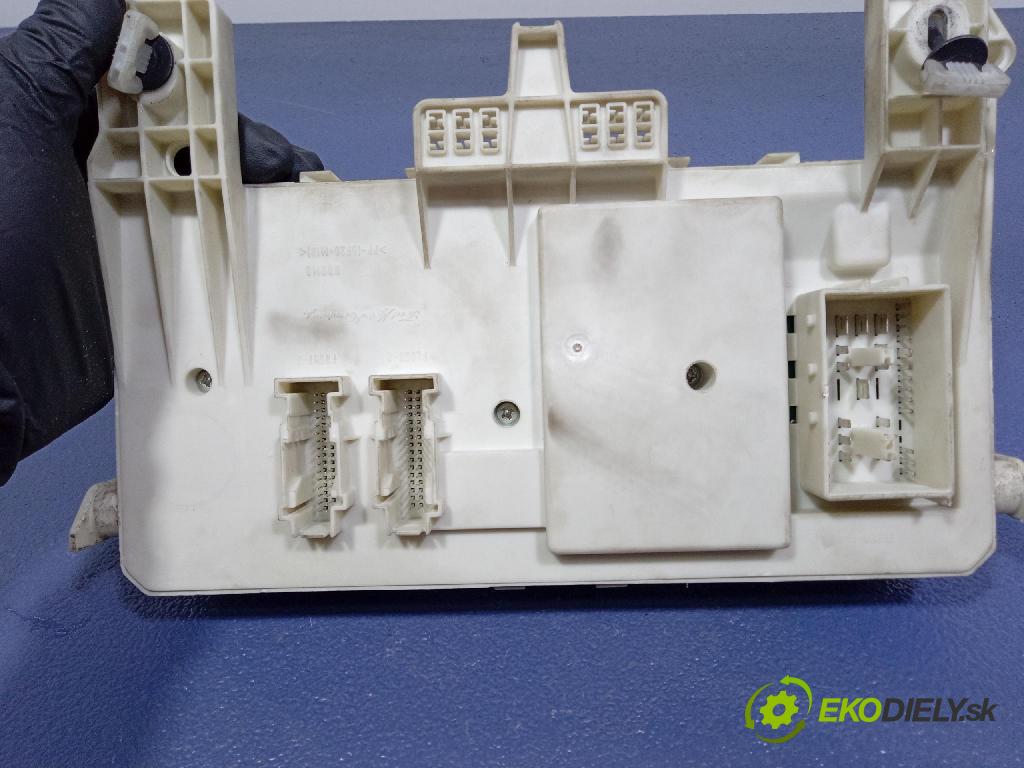 Volvo V50 2009 skrinka Poistky: 31254749