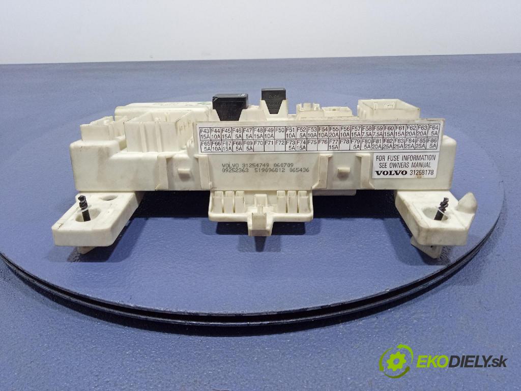 Volvo V50 2009 skrinka Poistky: 31254749