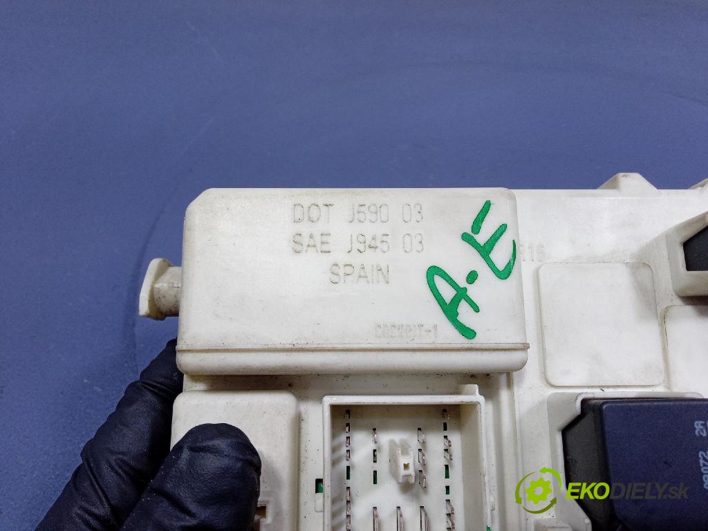 Volvo V50 2009 skrinka Poistky: 31254749