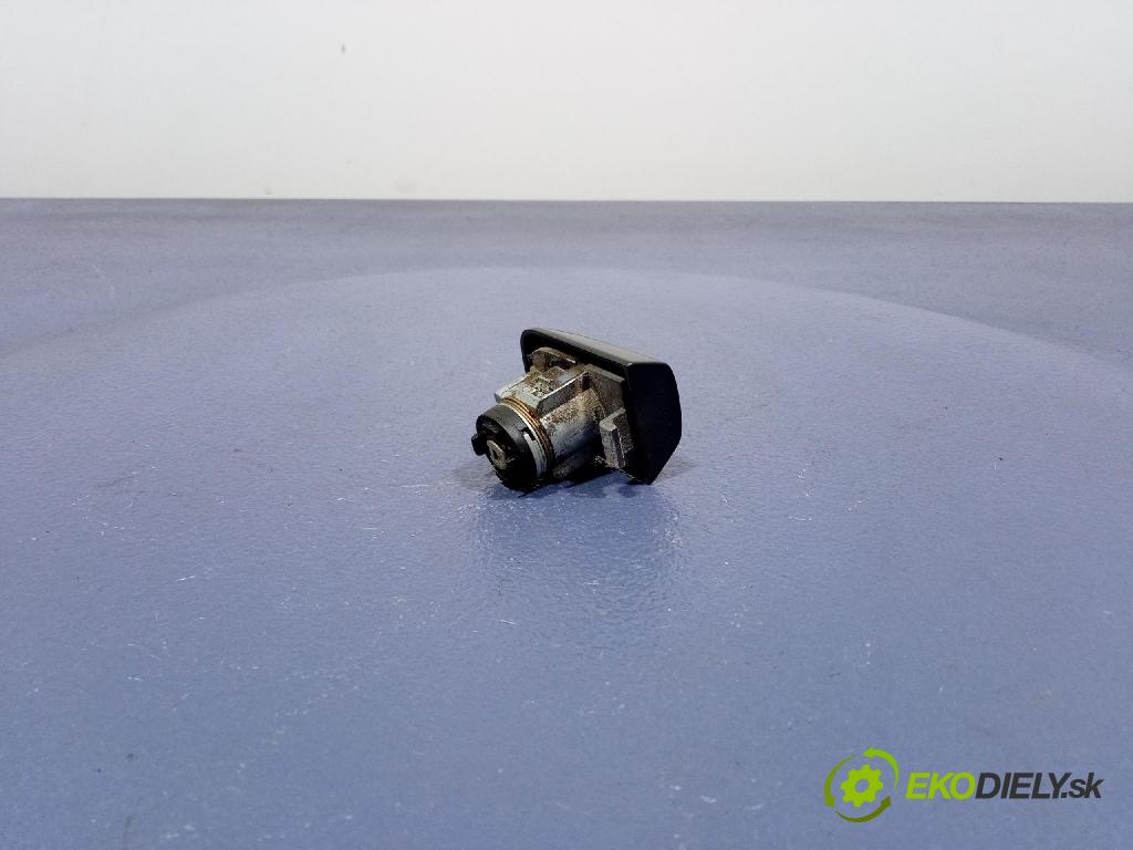 Volvo V50 2009 zámok dvere Predné Vľavo: