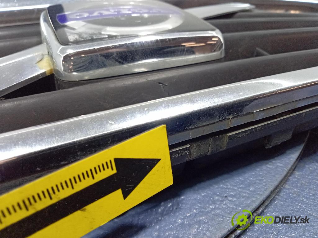 Volvo V50 2009 miežka / Gril: 31283150