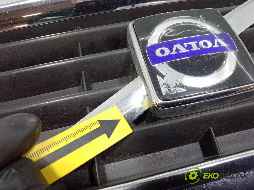 Volvo V50 2009 miežka / Gril: 31283150