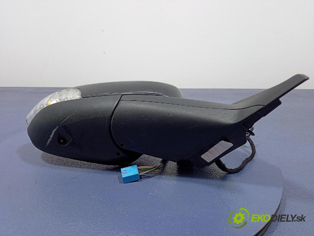Volvo V50 2009 zrkadlo pravé