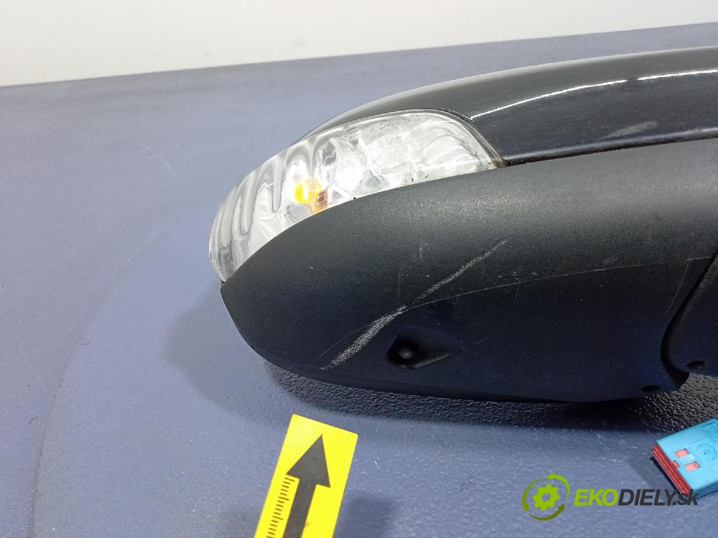 Volvo V50 2009 zrkadlo pravé