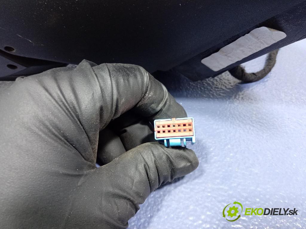 Volvo V50 2009 zrkadlo pravé