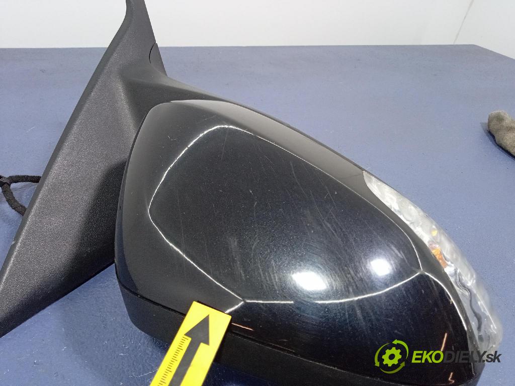 Volvo V50 2009 zrkadlo pravé