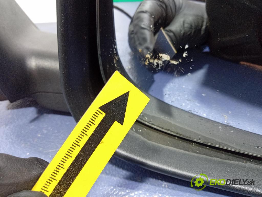 Volvo V50 2009 zpětné zrcátko prave 