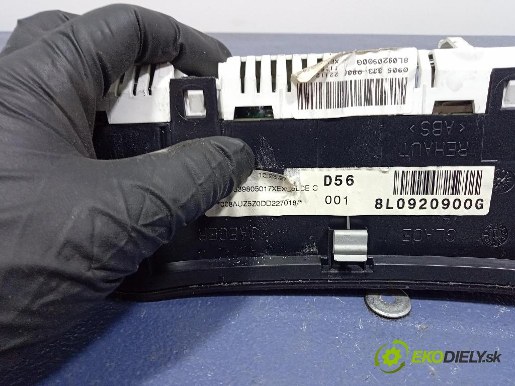 Audi A3 1.9 tdi 2000 Přístrojová deska 8L0920900G