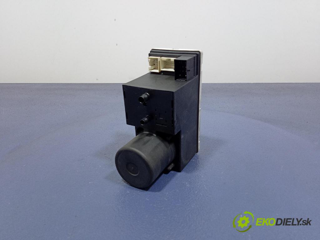 Audi A3 1.9 tdi 2000 pompa Centrálny: Zámok: 8D0862257