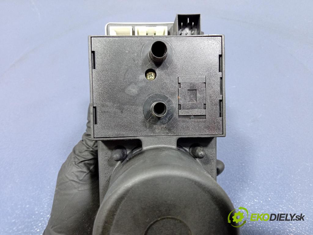 Audi A3 1.9 tdi 2000 pompa Centrálny: Zámok: 8D0862257