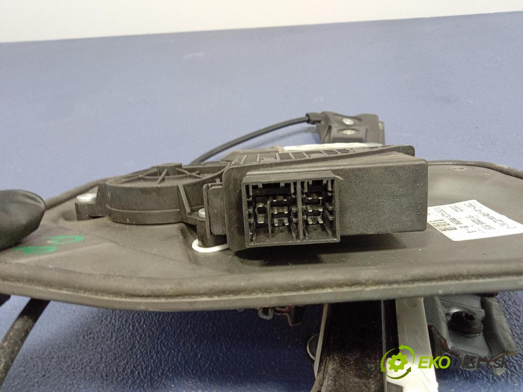 Skoda Roomster 2006 mechanismus stahování Sklenka: před v pravo: 5J7837402A