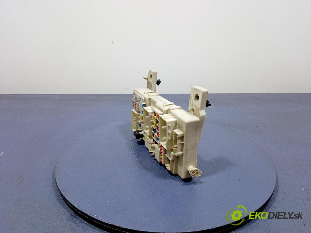 Ford Focus 2009 skrinka Poistky: 7M5T-14A073-DE