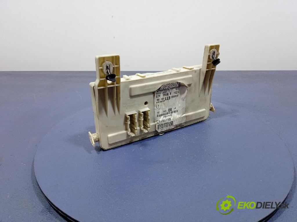 Ford Focus 2009 skrinka Poistky: 7M5T-14A073-DE