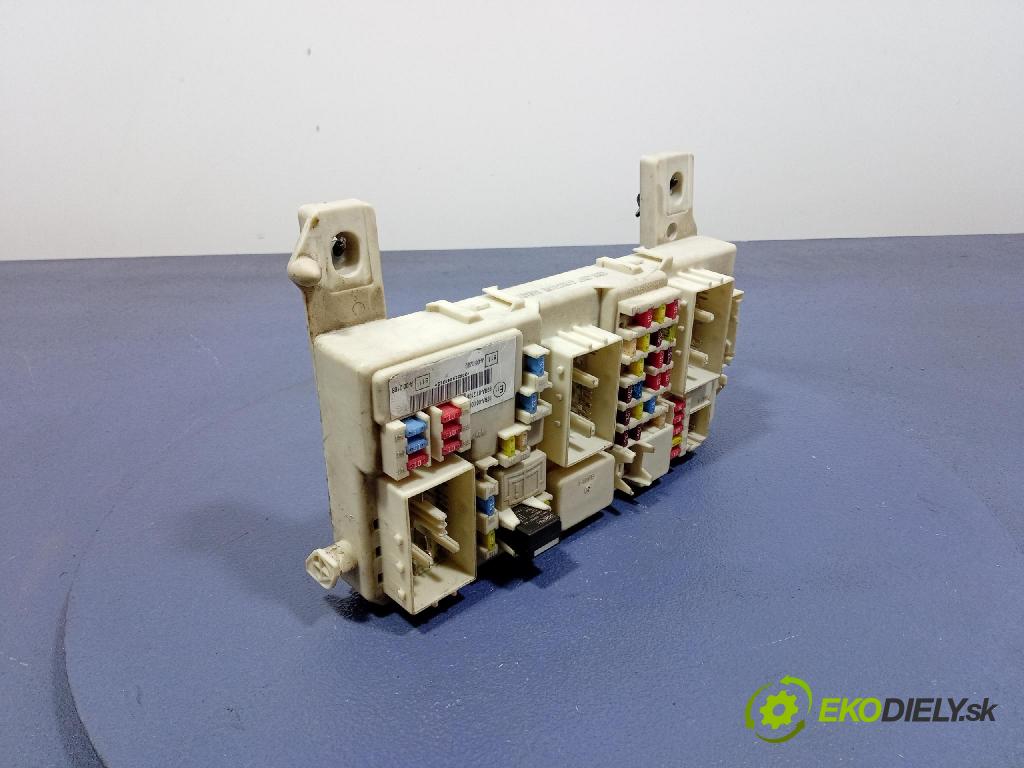 Ford Focus 2009 skrinka Poistky: 7M5T-14A073-DE