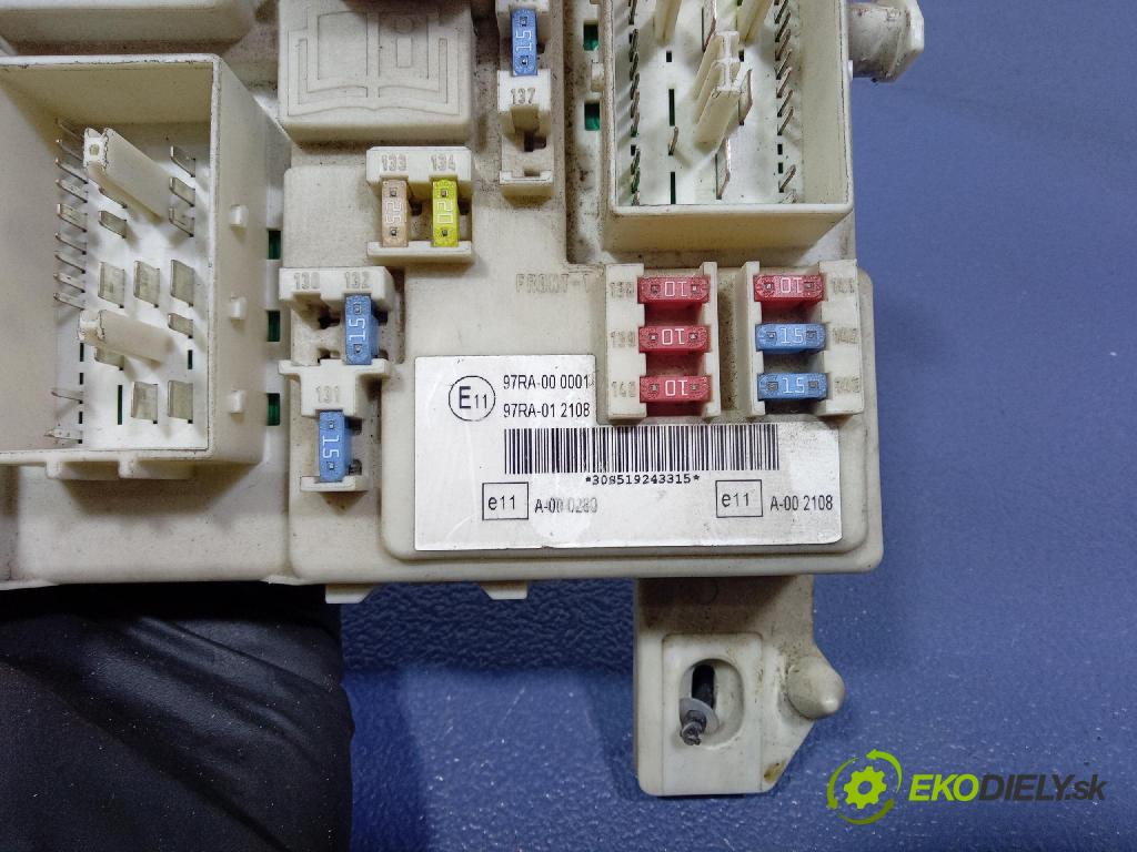 Ford Focus 2009 skrinka Poistky: 7M5T-14A073-DE