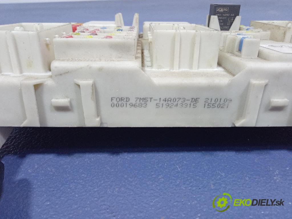 Ford Focus 2009 skrinka Poistky: 7M5T-14A073-DE