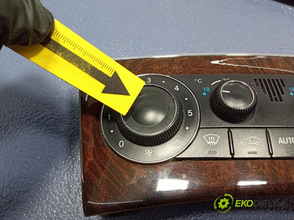 Mercedes C-klasa 2005 prepínač Klimatizácia: Prúd vzduchu: A2038303085