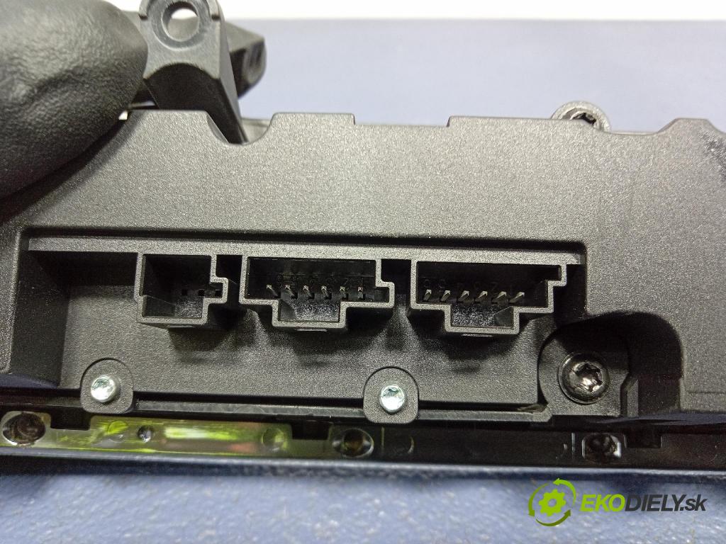 Mercedes C-klasa 2005 prepínač svetiel NÚDZA: 2038702510