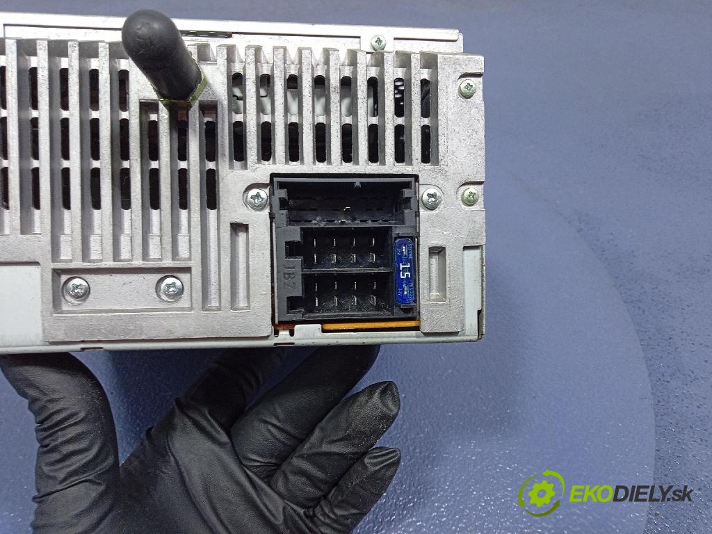 Kia Carens 2007 Radio I Navigácia: HN445-UN