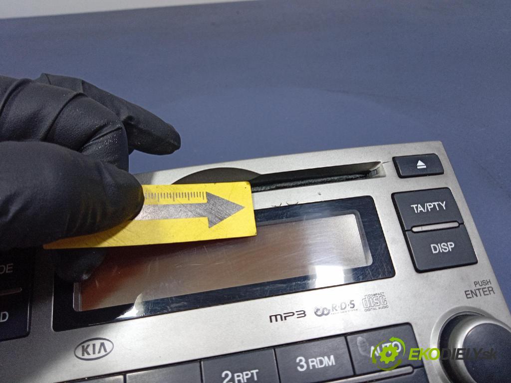 Kia Carens 2007 Radio I Navigácia: HN445-UN