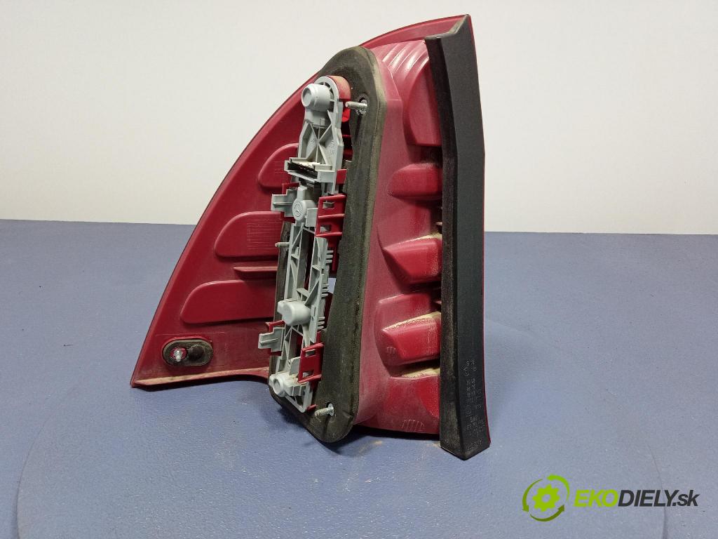 Mercedes C-klasa 2005 svetlo / reflektor zad Prava: Vonkajsia: