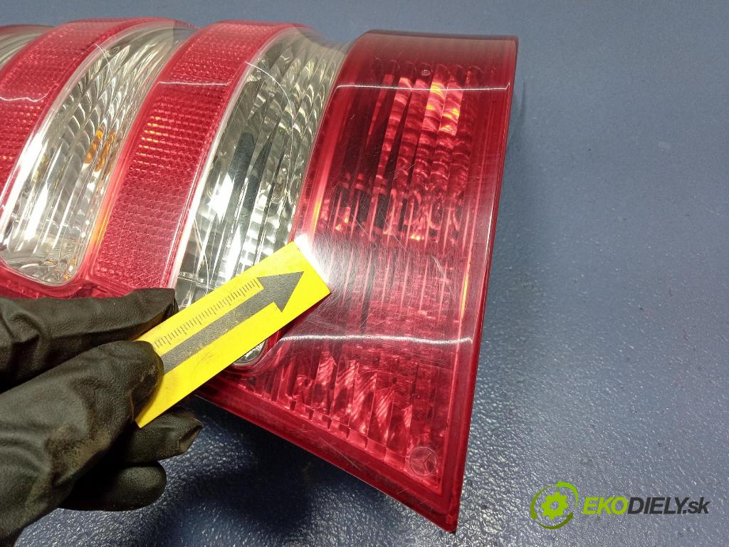 Mercedes C-klasa 2005 svetlo / reflektor zad Prava: Vonkajsia: