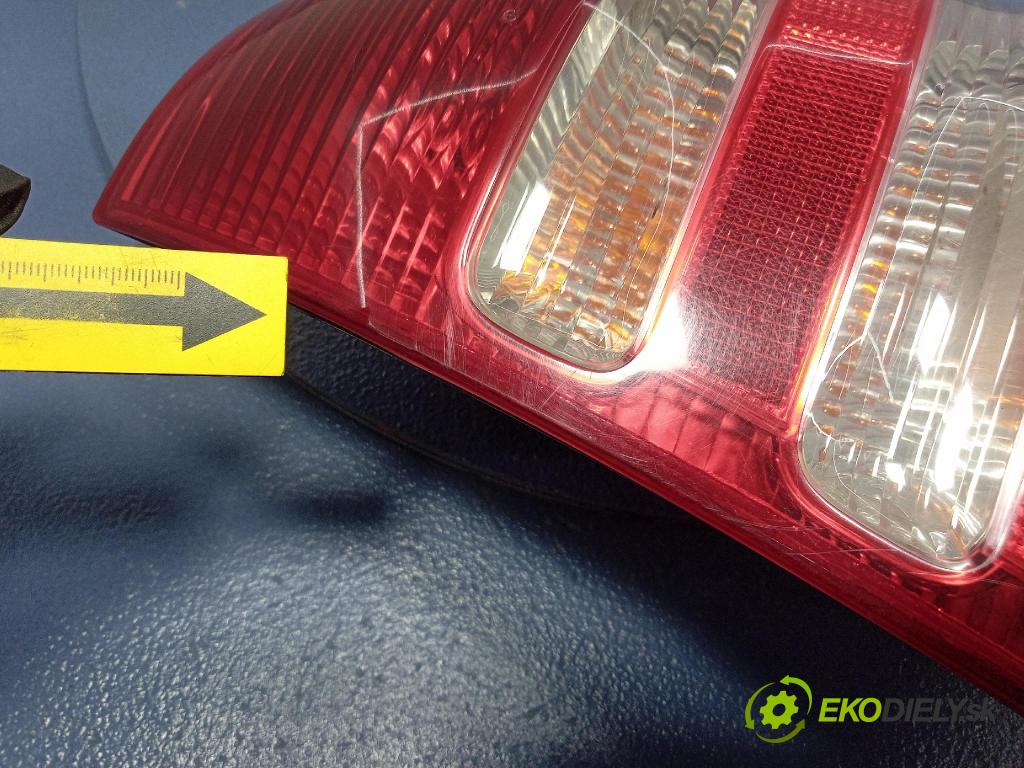 Mercedes C-klasa 2005 světlo Zad: Práva: Mimo: 