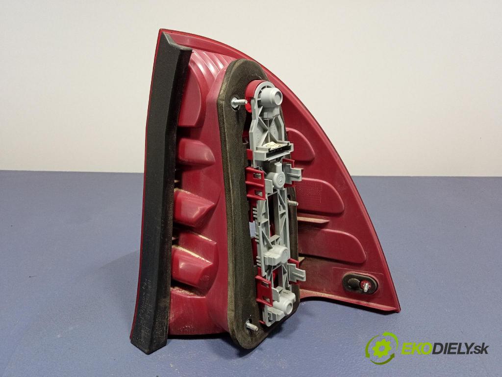 Mercedes C-klasa 2005 svetlo / reflektor zad ľavá Vonkajsia: