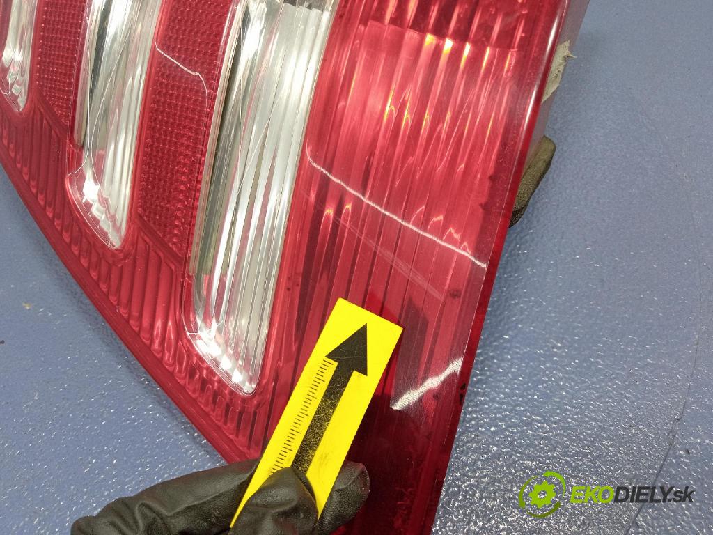 Mercedes C-klasa 2005 svetlo / reflektor zad ľavá Vonkajsia: