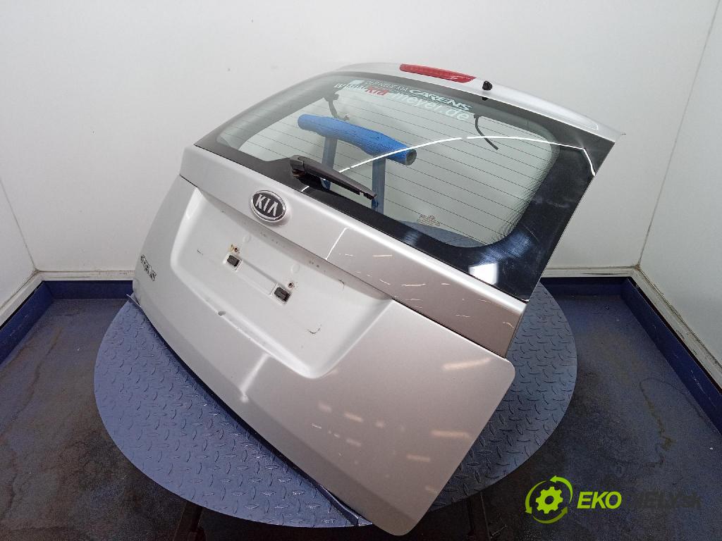 Kia Carens 2007 zadna dveře kufra: kufra: