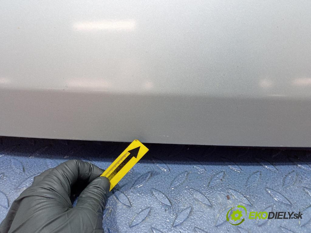 Kia Carens 2007 zadna dveře kufra: kufra: