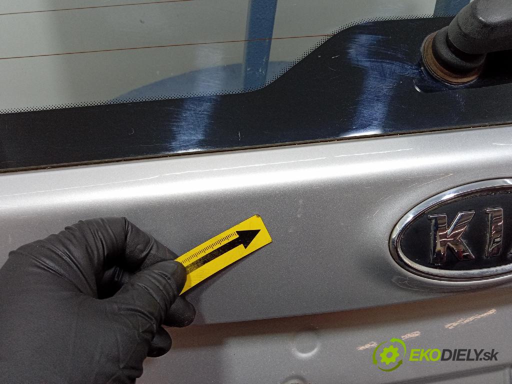 Kia Carens 2007 zadna dveře kufra: kufra: