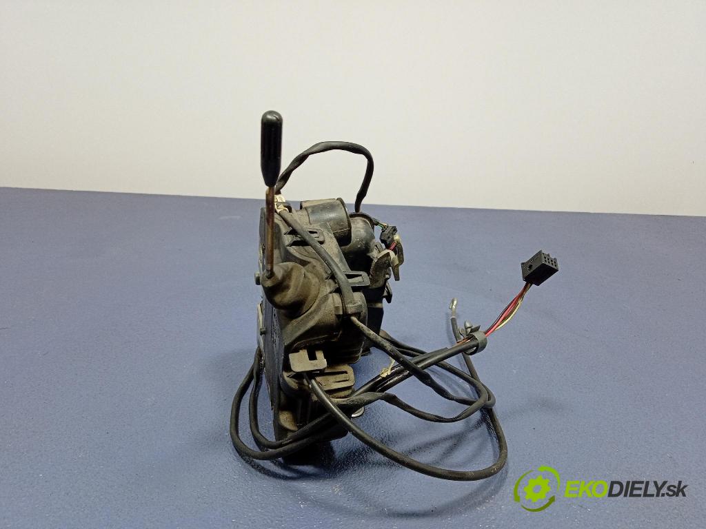 Mercedes C-klasa 2005 zámok dvere Predné Vľavo: 2037200135