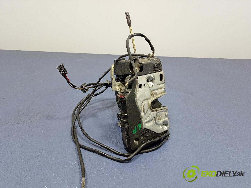 Mercedes C-klasa 2005 zámok dvere Predné Vľavo: 2037200135